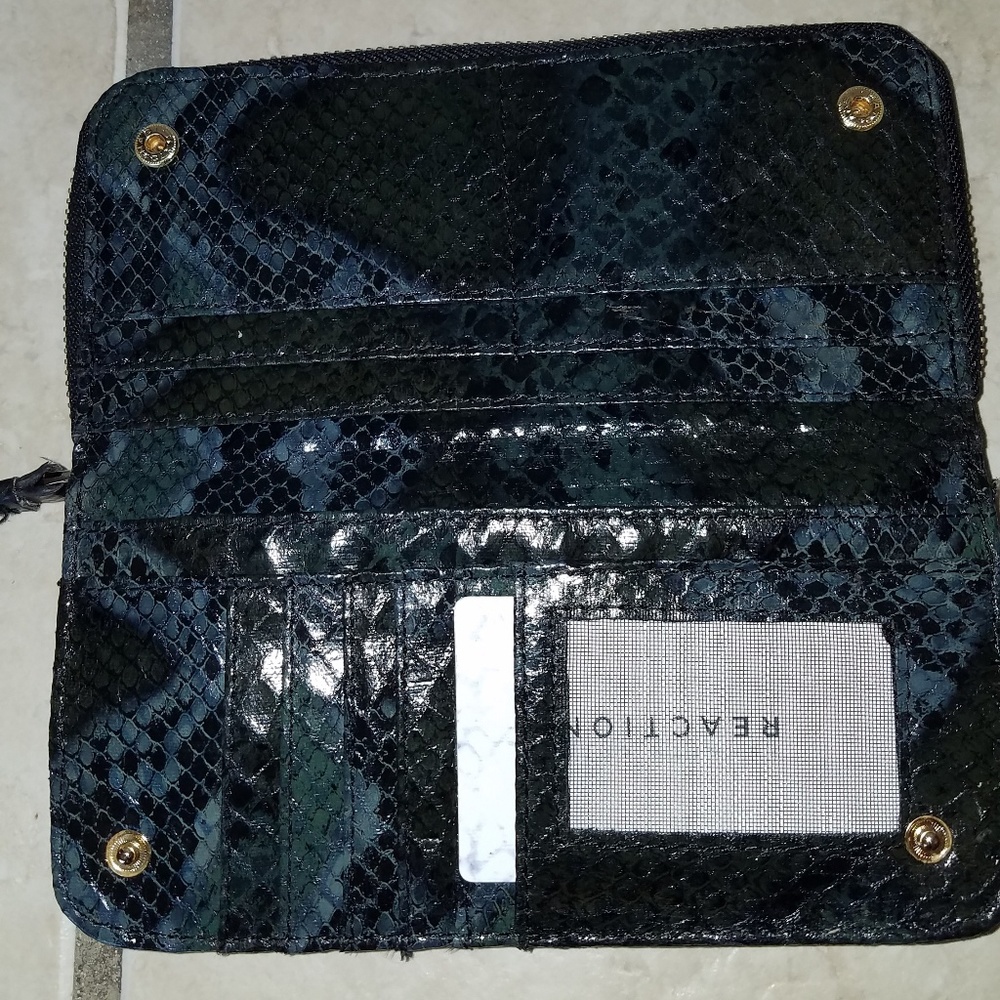 KENNETH COLE REACTION Wallet - Picture 5 of 8